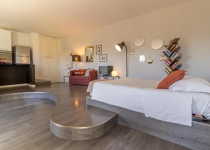 Lägenhet Elegant One-bedroom 500mt From The Fair *