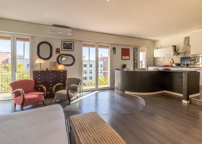 Lägenhet Elegant One-bedroom 500mt From The Fair Bologna