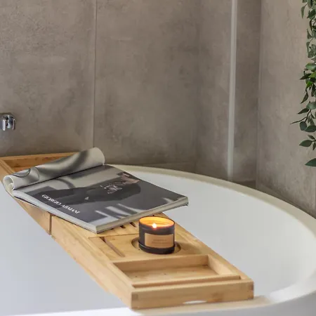 Apartmán Elegant One-bedroom 500mt From The Fair Boloňa