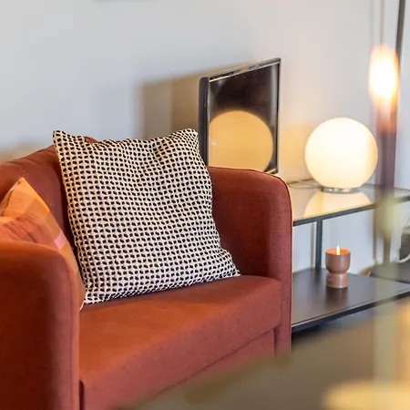 Elegant One-bedroom 500mt From The Fair 아파트