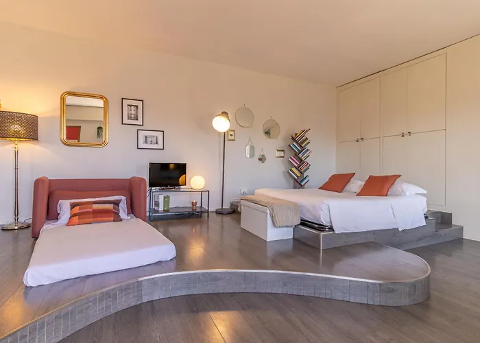 Elegant One-bedroom 500mt From The Fair Apartmán *