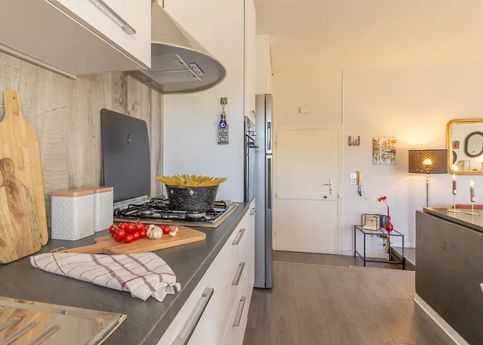 Apartmán Elegant One-bedroom 500mt From The Fair