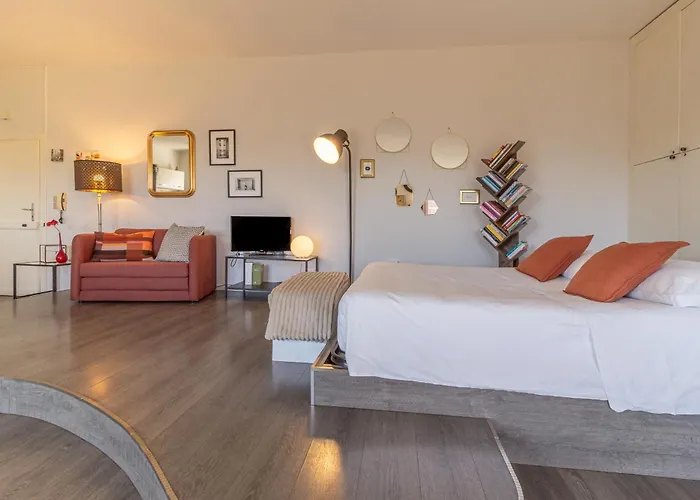 Apartmán Elegant One-bedroom 500mt From The Fair Boloňa