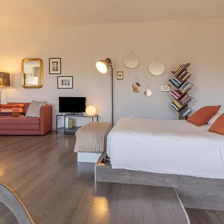 Apartmán Elegant One-bedroom 500mt From The Fair Boloňa
